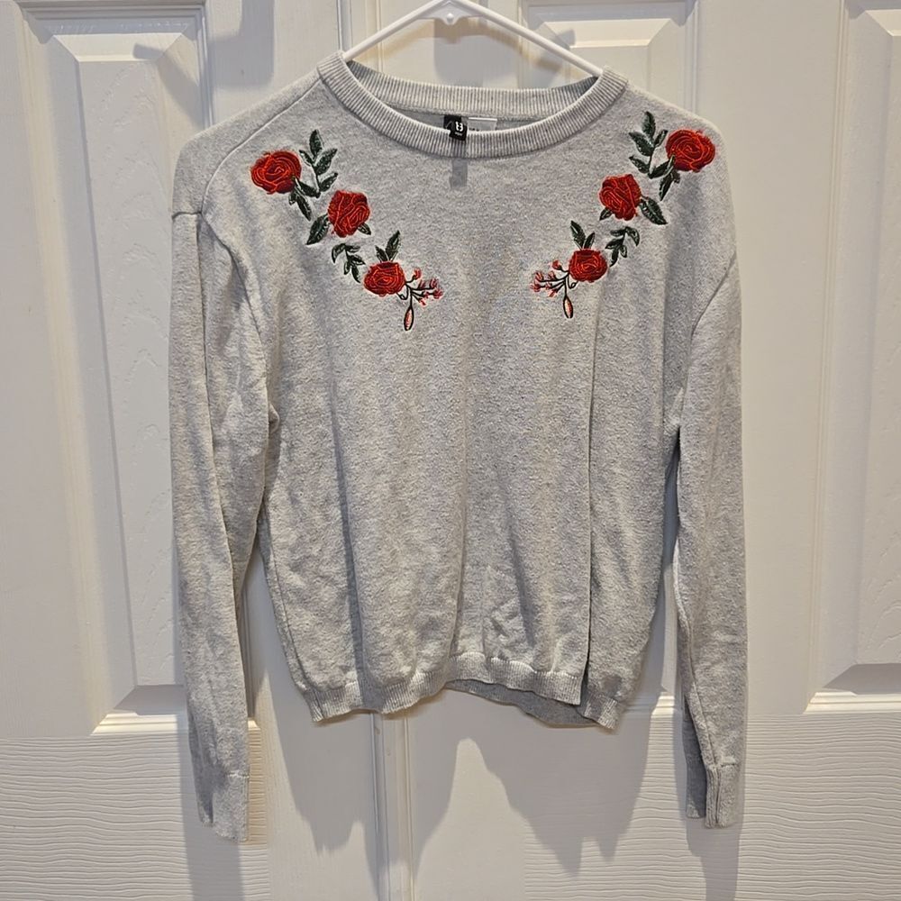 Sweater gray great condition size M junior